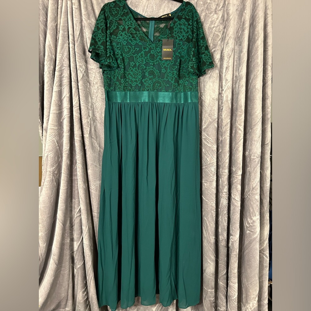 Miusol Emerald Green Lace Short Sleeve Long Formal Gown Dress Women’s size 2XL